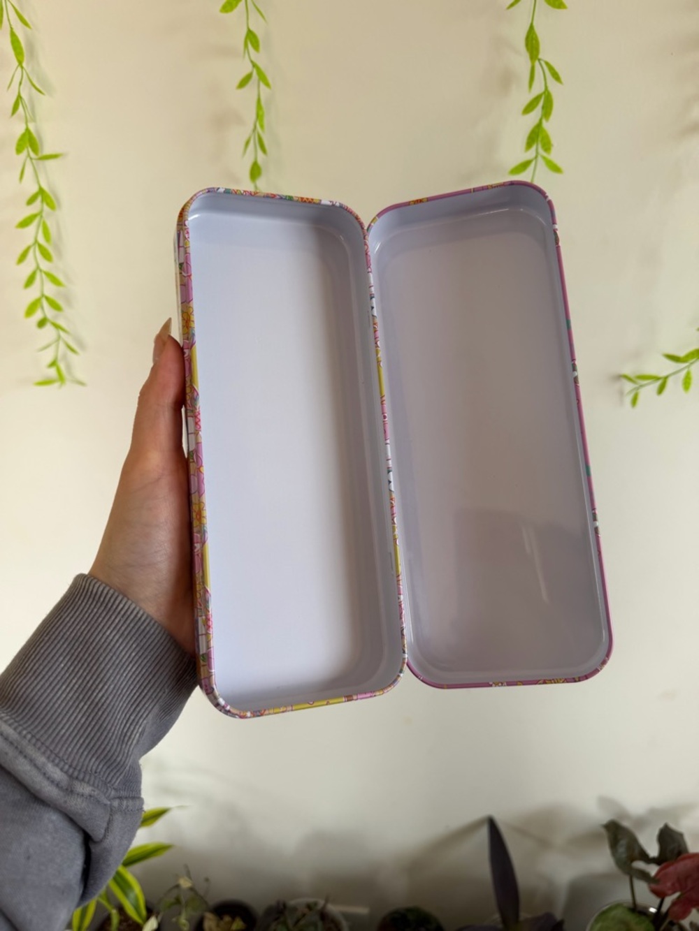 Sanrio Pink Hello Kitty & Friends Collectible Tin - Picture 5 of 5